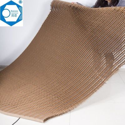 প্রসারিত আকার 900X2400mm মধুচক্র কাগজ কোর চমৎকার বিকৃতিযোগ্যতা