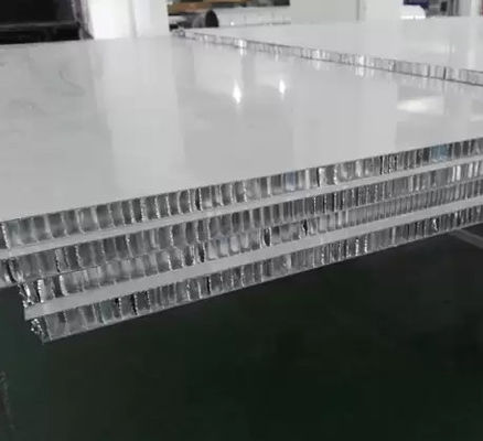 1000x2000 মিমি FRP মধুচক্র প্যানেল নতুন শক্তি ট্রাক শরীরের জন্য